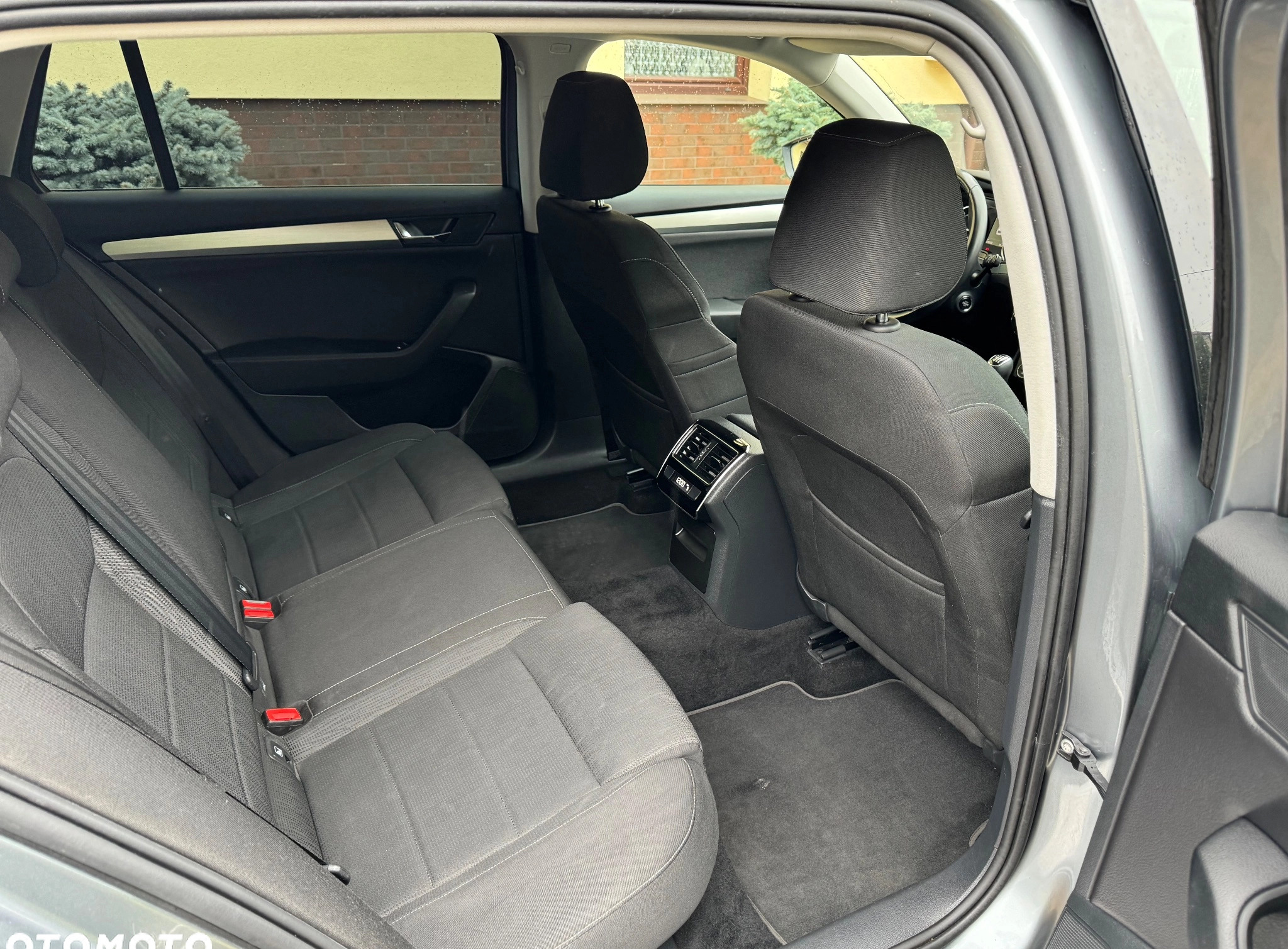 Skoda Superb cena 56900 przebieg: 216550, rok produkcji 2015 z Oleszyce małe 781